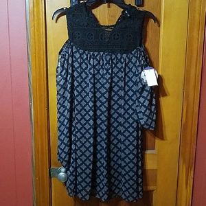 Long sleeve, off the shoulder